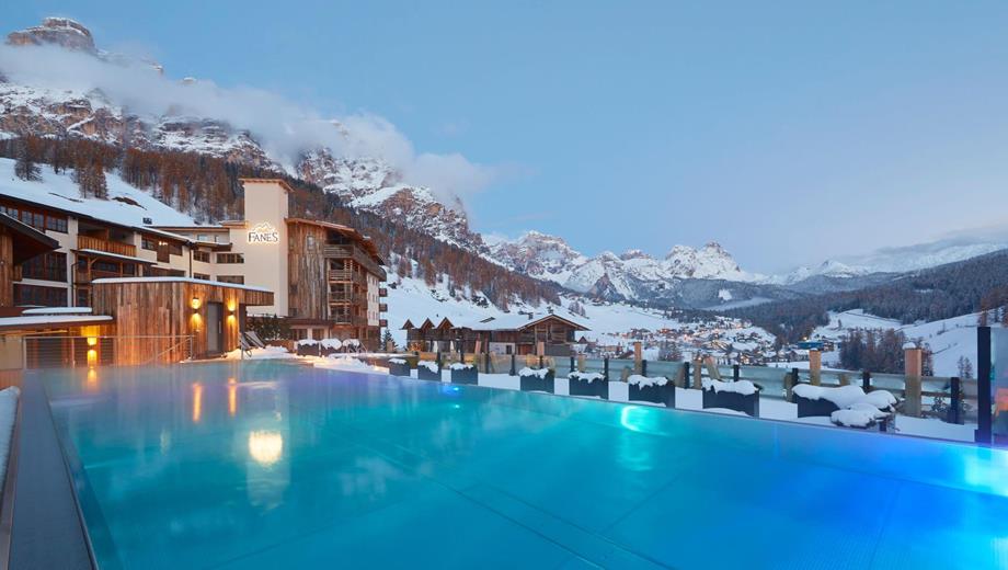Hotel Fanes con Sky Pool in inverno