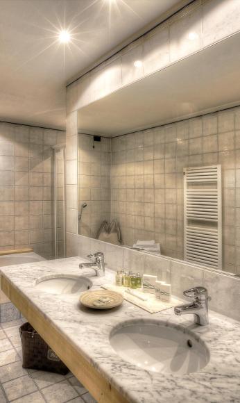 Bathroom with Bathtub - Double Room Piz La Ila