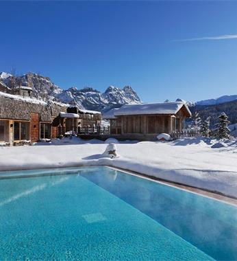 La piscina esterna in inverno