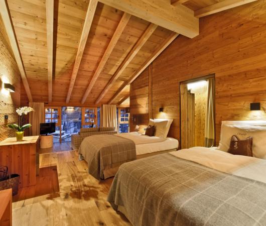 Schlafzimmer mit zwei Einzelbetten - Chalet Gran Cil