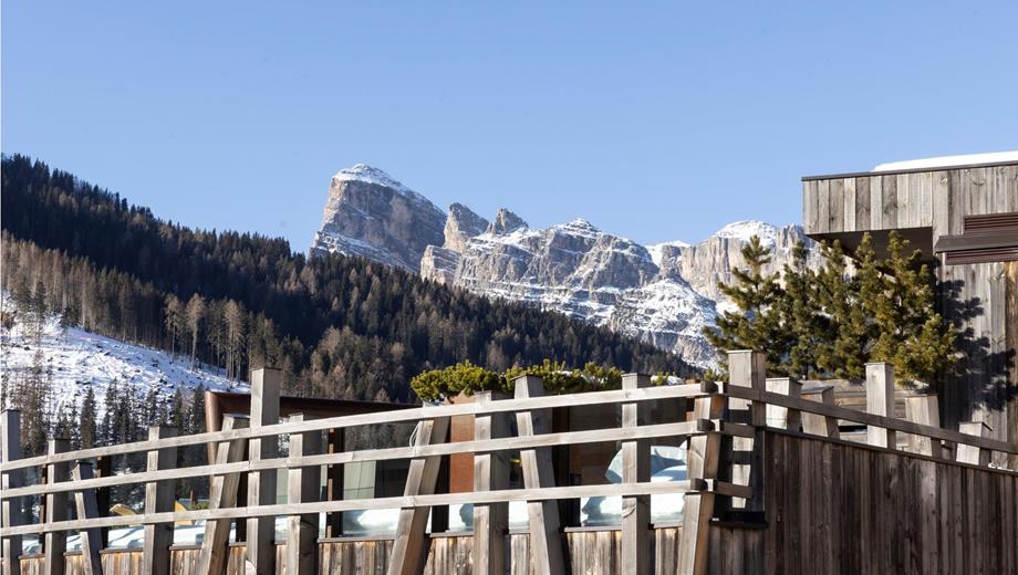 Blick auf die verschneiten Dolomiten