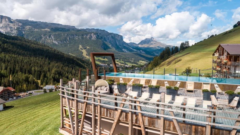 Terrasse und Sky Pool