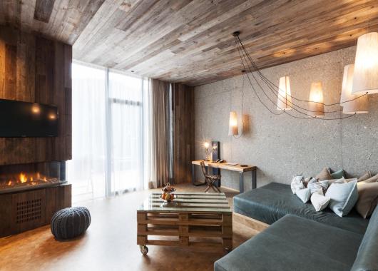 Wohnbereich mit Kamin - Suite Natura Loft