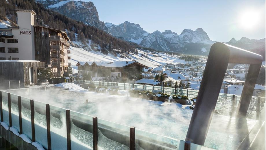 Schwimmen im beheizten Sky Pool im Winter