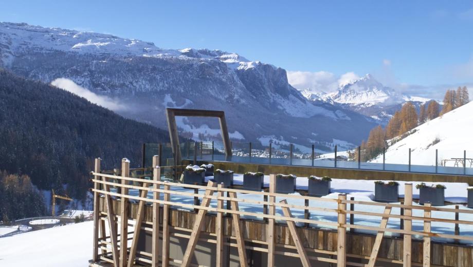 The Panorama Sky Pool in Winter