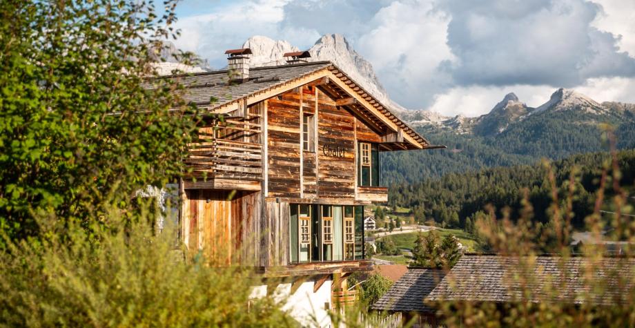 Chalet mit Blick aufs Tal