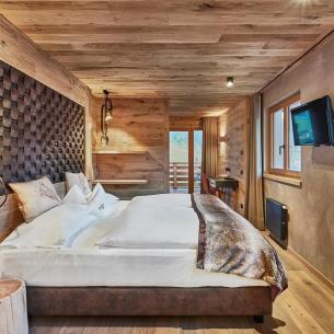 Schlafzimmer in Holzoptik - Panorama Juniorsuite