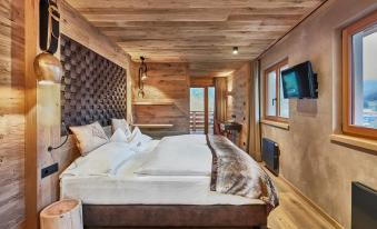 Double Bedroom with Wooden Furniture- Panorama Juniorsuite